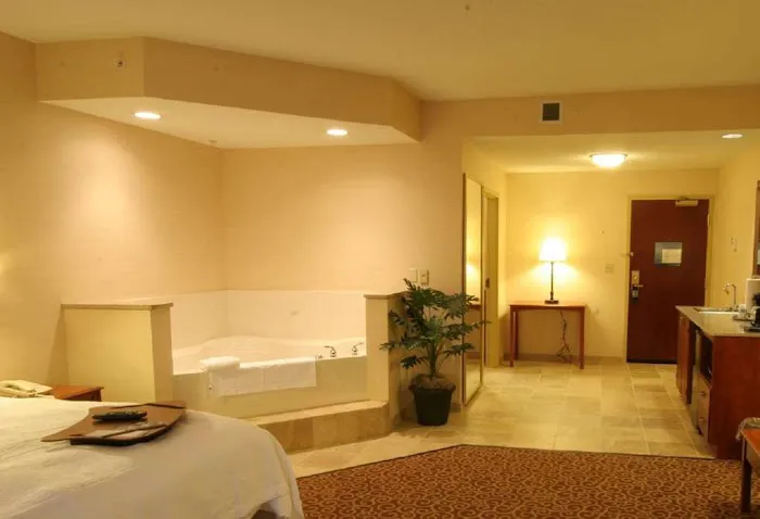 Hampton Inn & Suites Grove City 4