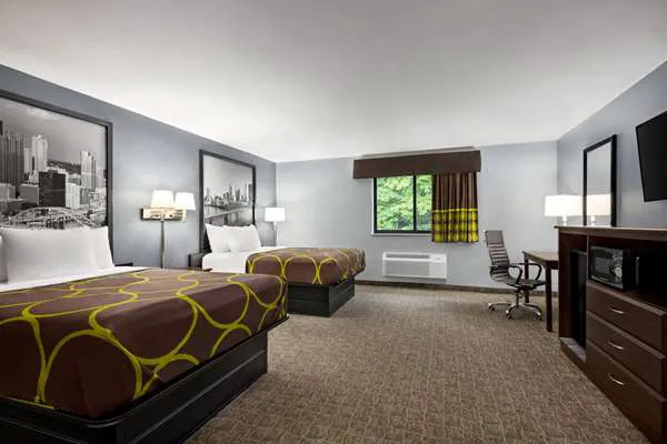 Super 8 by Wyndham Grove City 4