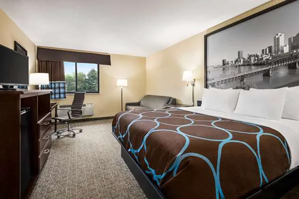 Super 8 by Wyndham Grove City 4