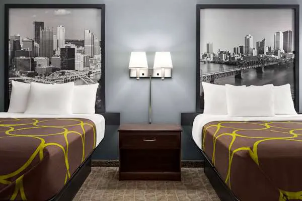Super 8 by Wyndham Grove City 4