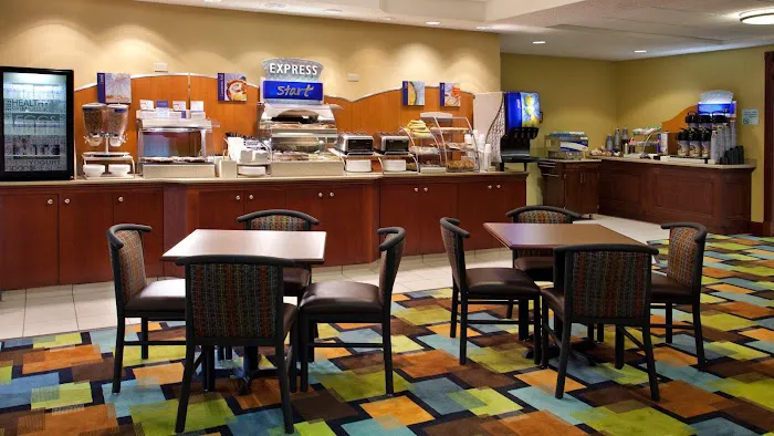 Holiday Inn Express Grove City (Outlet Center) by IHG 4