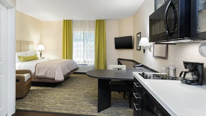 Candlewood Suites Grove City - Outlet Center by IHG 4