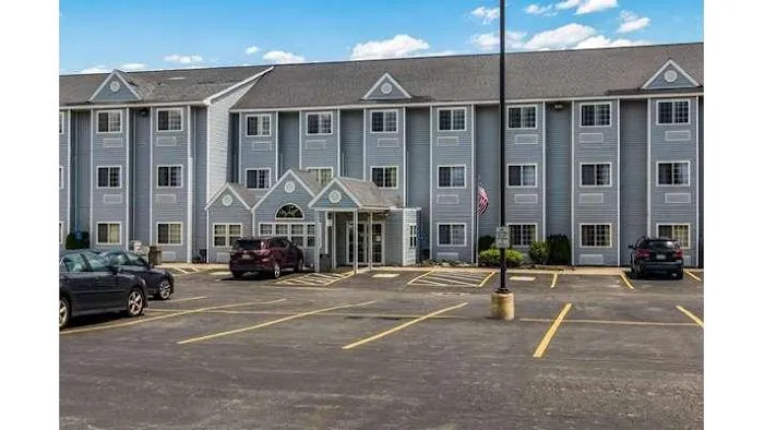 Quality Inn & Suites Grove City-Outlet Mall 4