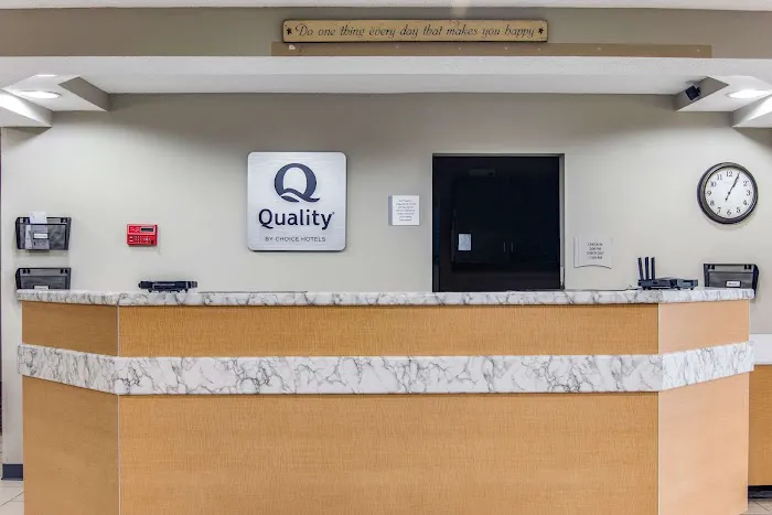 Quality Inn & Suites Grove City-Outlet Mall 4