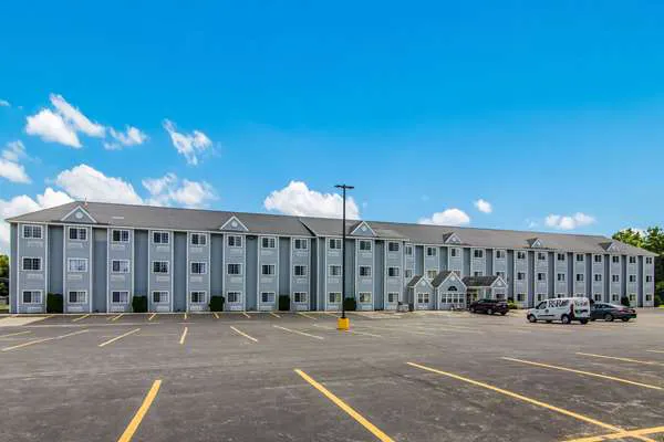 Quality Inn & Suites Grove City-Outlet Mall 4