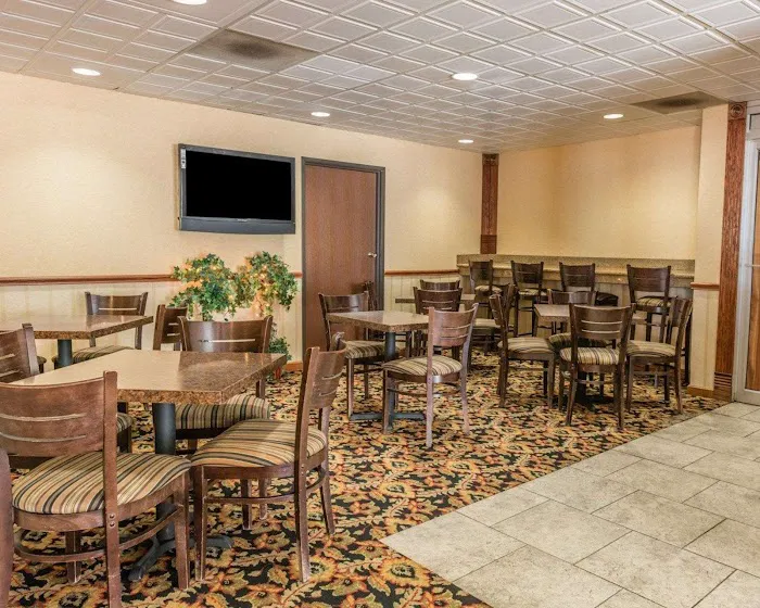Rodeway Inn 4