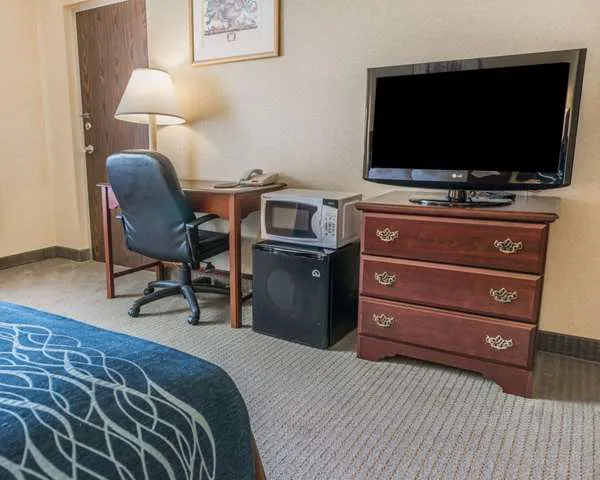 Rodeway Inn 4