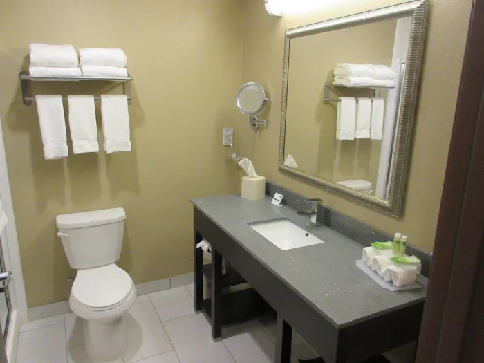Holiday Inn Express & Suites Butler by IHG 4