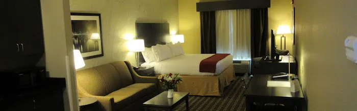 Holiday Inn Express & Suites Butler by IHG 4