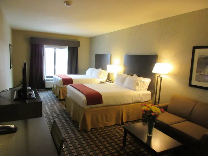 Holiday Inn Express & Suites Butler by IHG 4