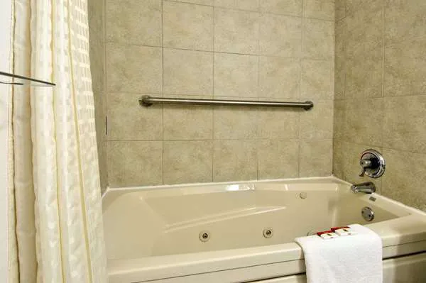 Super 8 by Wyndham New Castle 4
