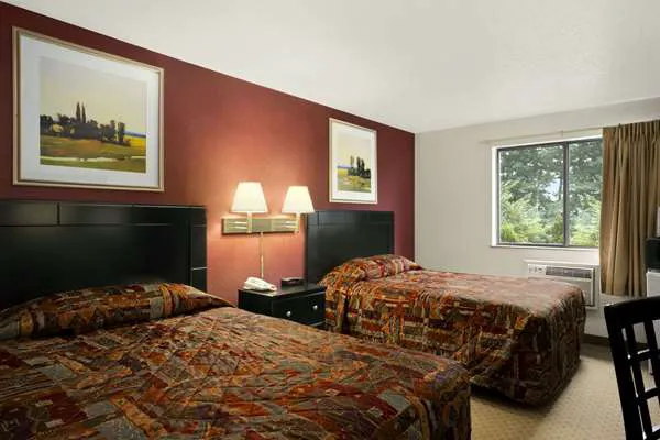 Super 8 by Wyndham New Castle 4
