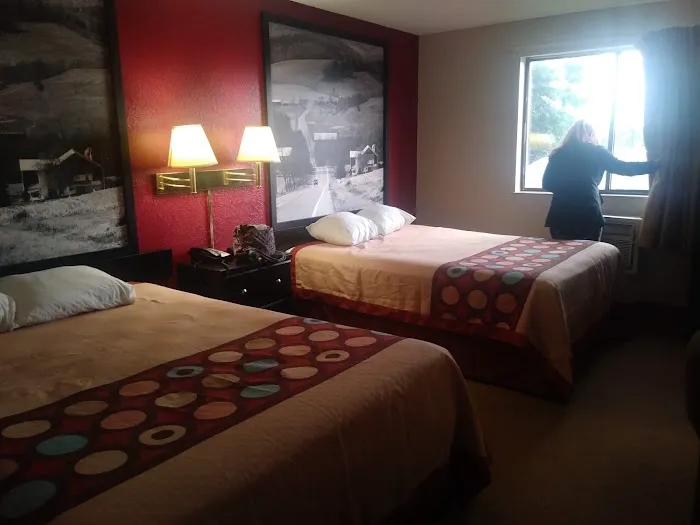 Super 8 by Wyndham New Castle 4