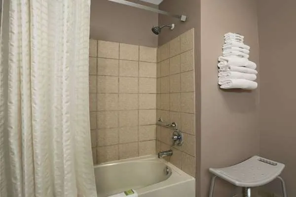 Super 8 by Wyndham New Castle 4