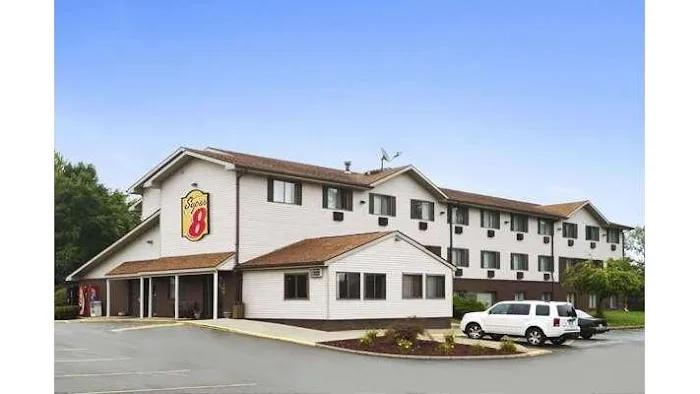 Super 8 by Wyndham New Castle 4