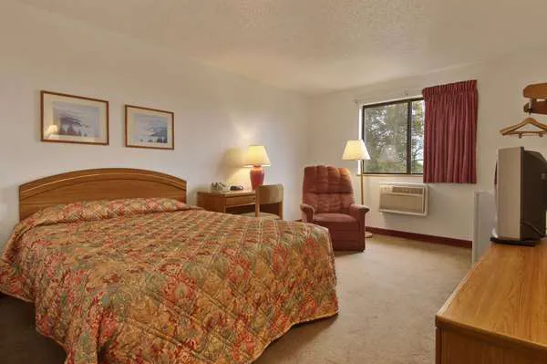 Super 8 by Wyndham New Castle 4