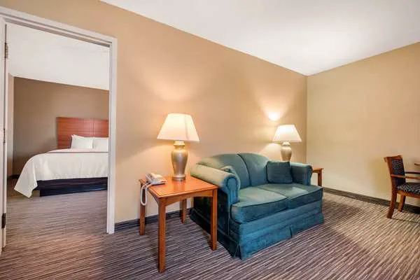 Quality Inn & Suites New Castle 4