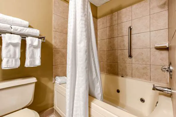 Quality Inn & Suites New Castle 4