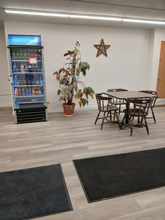 Kwik-Fill Plaza Motel 4