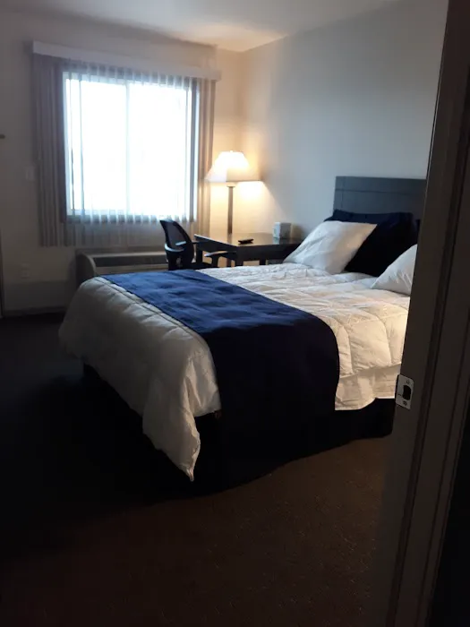 Kwik-Fill Plaza Motel 4