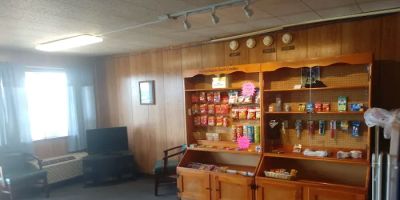 Kwik-Fill Plaza Motel