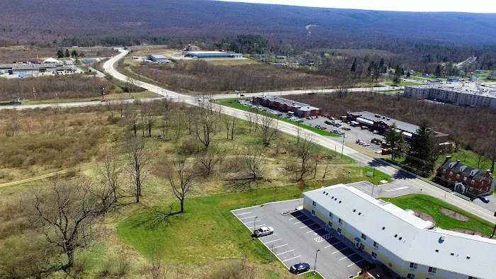 Days Inn & Suites by Wyndham Altoona 4