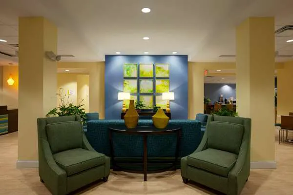 Days Inn & Suites by Wyndham Altoona 4