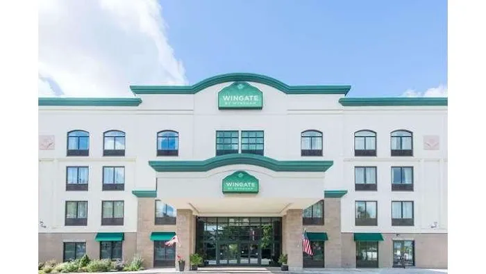 Wingate by Wyndham Niagara Falls 4
