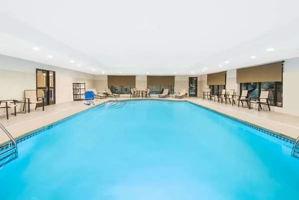 Wingate by Wyndham Niagara Falls 4