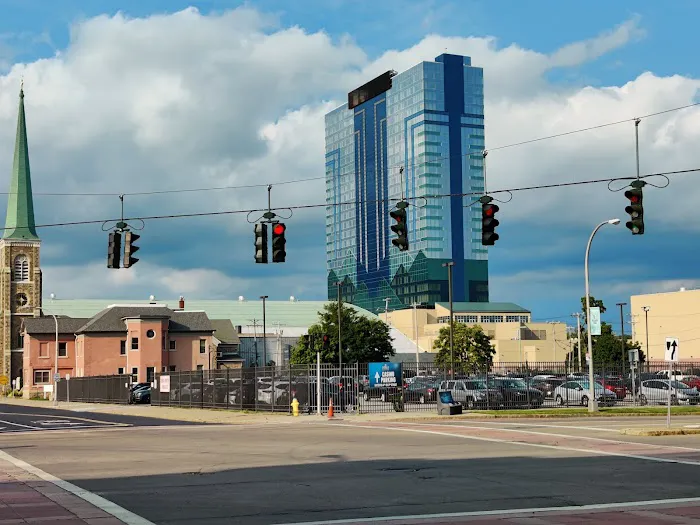 Wingate by Wyndham Niagara Falls 4