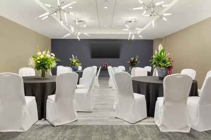 Cambria Hotel Niagara Falls 4