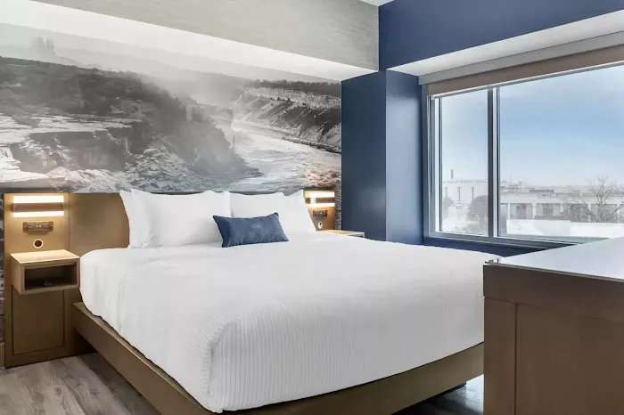 Cambria Hotel Niagara Falls 4