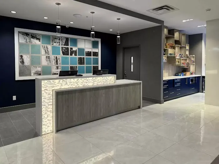 Cambria Hotel Niagara Falls 4