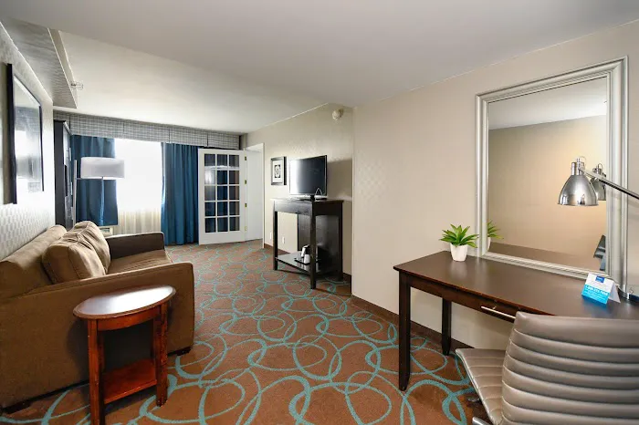 Holiday Inn Niagara Falls State Park Entry by IHG 4