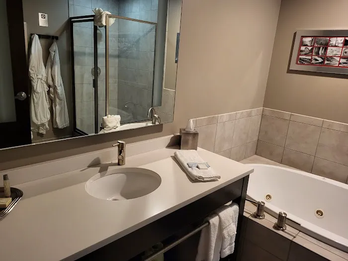 The Giacomo Hotel 4