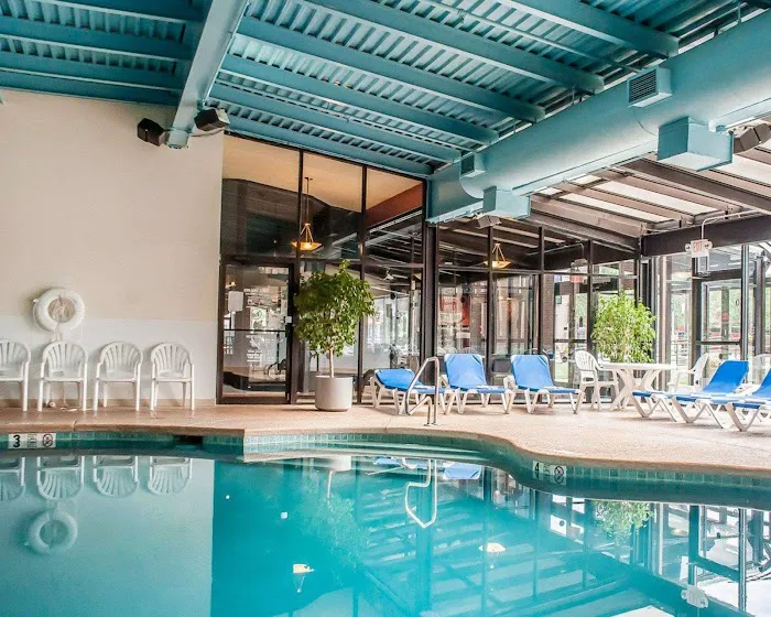 Quality Hotel & Suites At The Falls 4