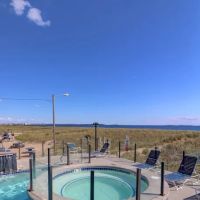 Waves Oceanfront Resort ico