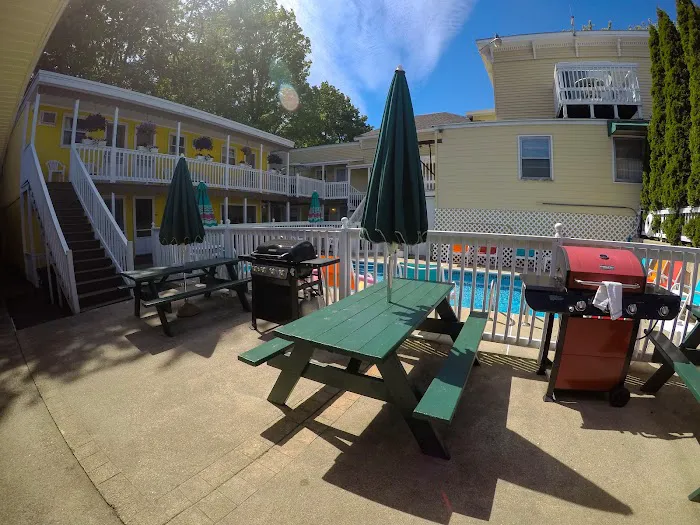 Beach Motel & Suites 4