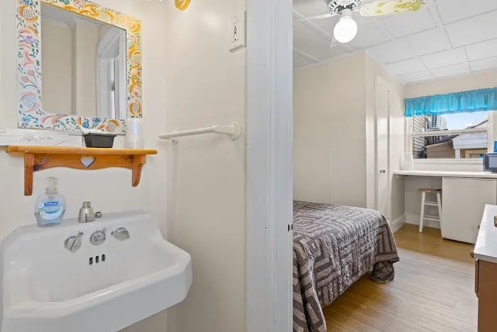 Beach Motel & Suites 4