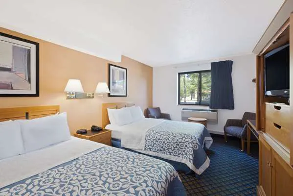 Days Inn by Wyndham Brunswick Bath Area 4