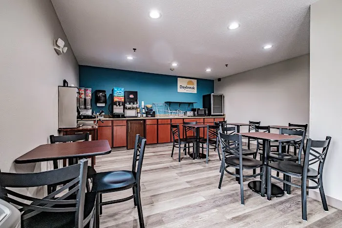 Days Inn by Wyndham Brunswick Bath Area 4