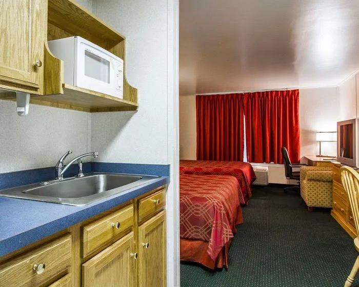Rodeway Inn & Suites Brunswick near Hwy 1 5