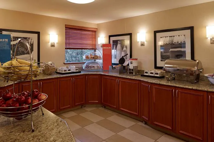 Hampton Inn Portland-Airport 4