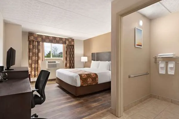Days Inn by Wyndham Airport/Maine Mall 4