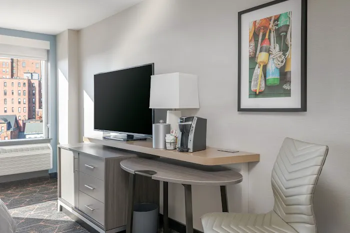 Holiday Inn Portland-By The Bay 5