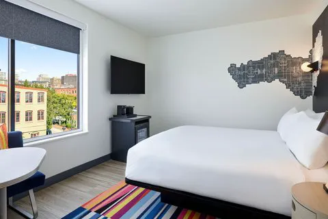 Aloft Portland Downtown Waterfront ME 4