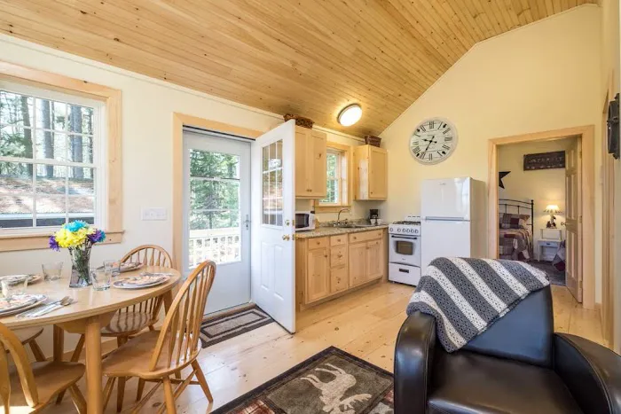 Pine Grove Cottages 4