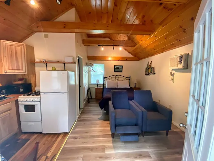 Pine Grove Cottages 4