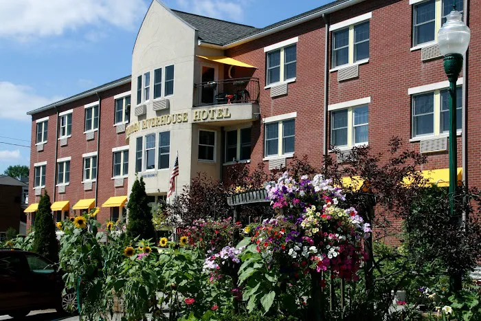 Camden Riverhouse Hotel and Inns 5