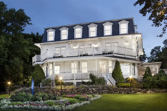 Camden Harbour Inn 5
